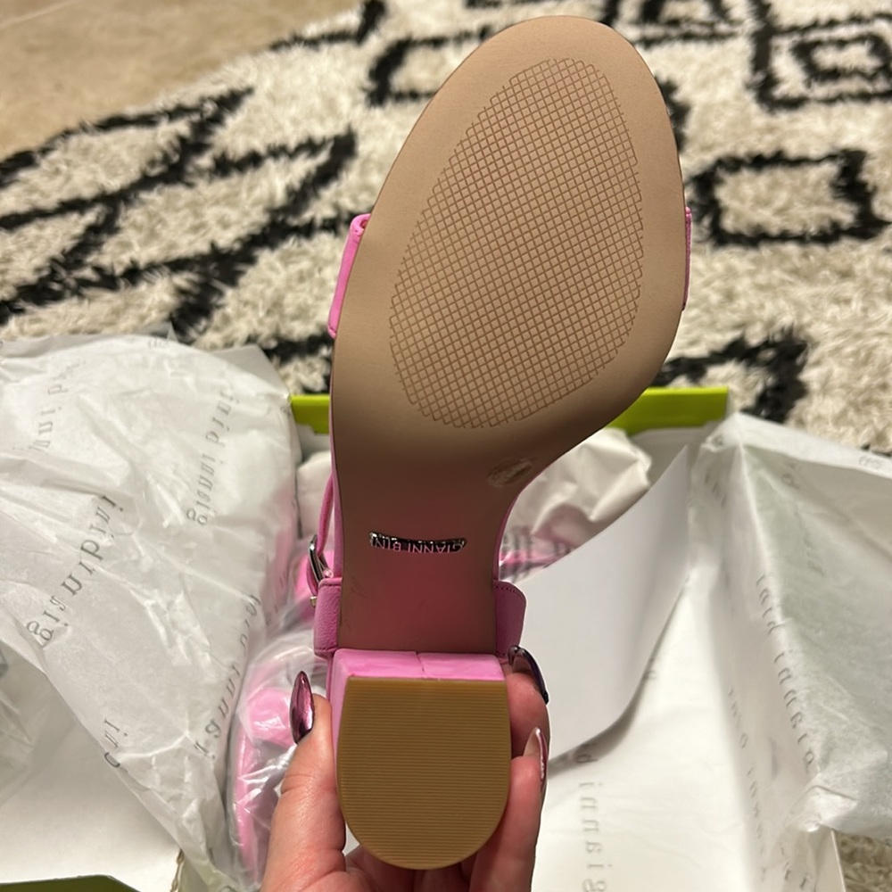 Pink heels - Picture 3 of 5